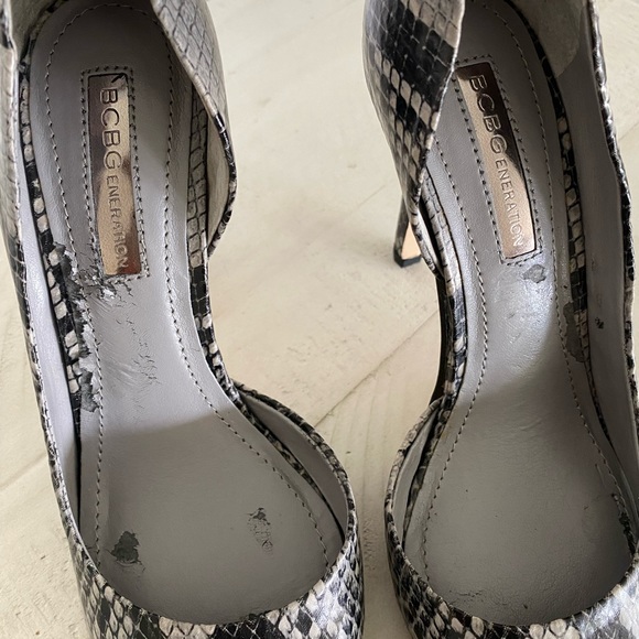BCBGeneration pumps size 4.5 super cute! The insoles have peelings. - Picture 5 of 5